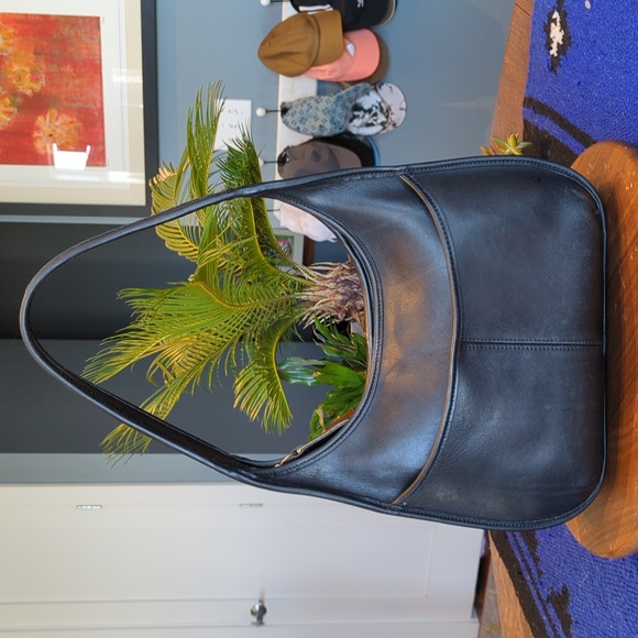 Coach Handbags - Vintage Coach Ergo Pocket Zip bag 9033 black